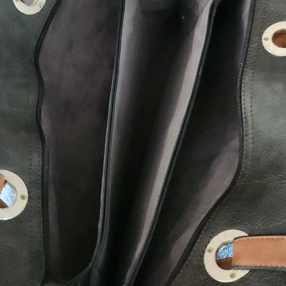 ✨ Vintage Prada-Inspired Accordion Bag – 16" x 11" ✨ - Picture 3 of 4